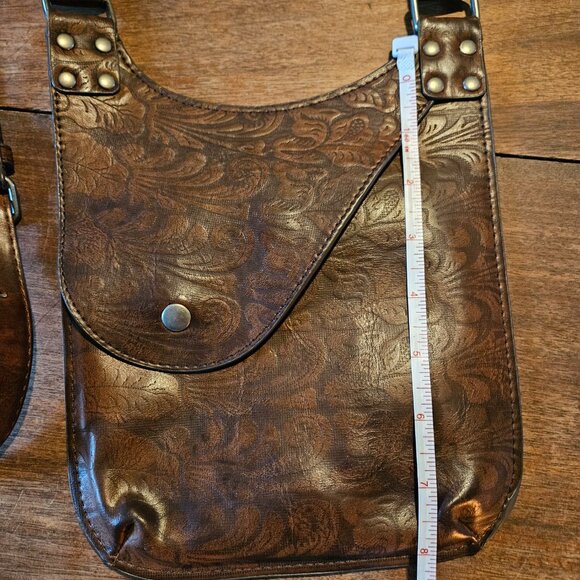 Beautiful detailed brown leather small crossbody bag - Picture 2 of 7